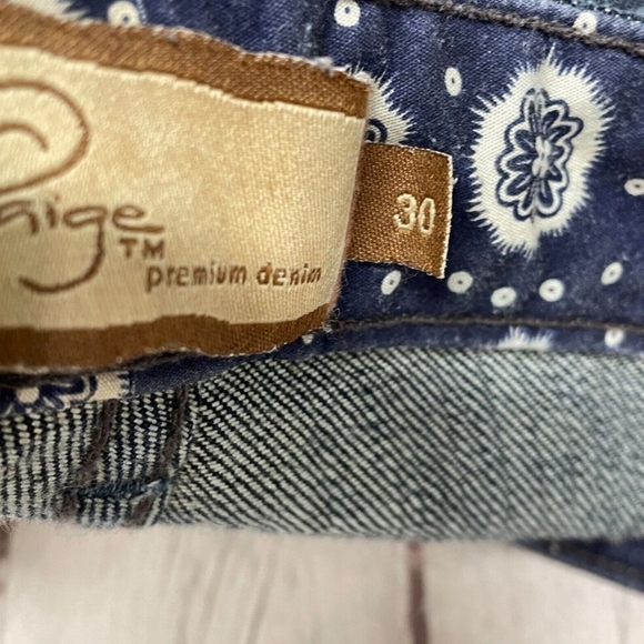 Floral Green Blouse with Dark Jeans - Picture 9 of 14